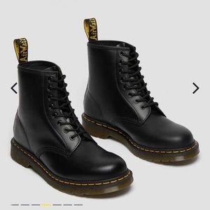 1460 Smooth Leather Lace Up Dr. Martens